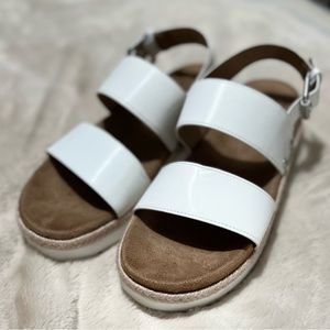 Time and Tru Comfort WHITE Double Strap Buckle Platform Sandal SIZE 7 LIKE NEW